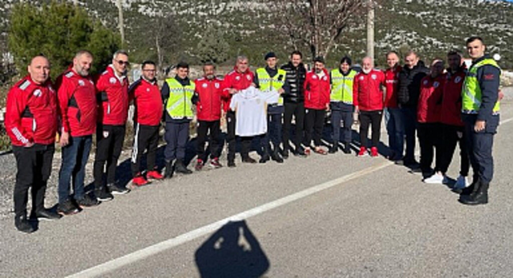 Samsunspor Taraftarından Güvenlik Güçlerine Forma!
