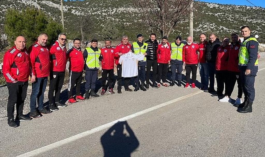Samsunspor Taraftarından Güvenlik Güçlerine Forma!