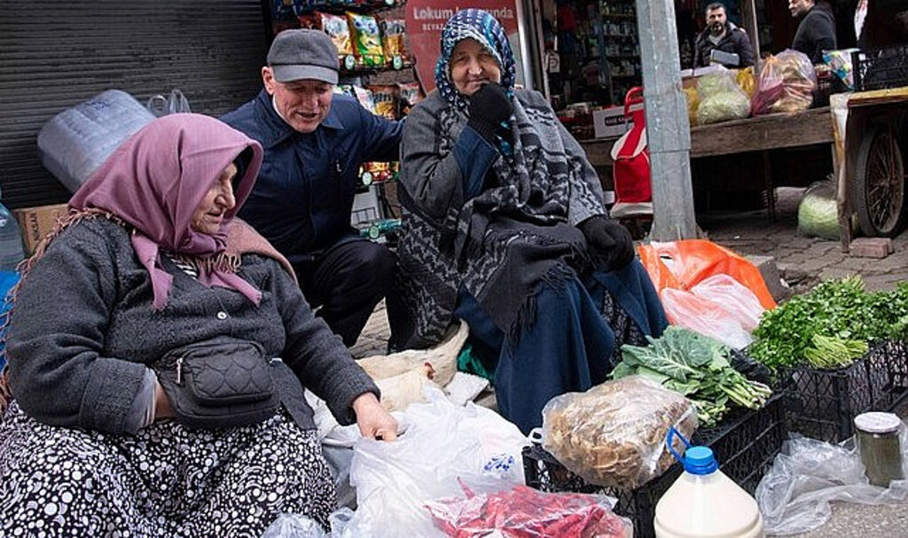 Terme'de Kadın Pazar Esnafları Şenol Kul'u Bağrına Bastı!
