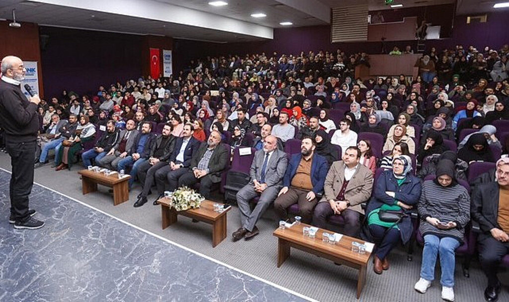 Yazar Savaş Barkçin’e Canik’te Yoğun İlgi!