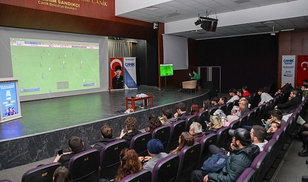 Canik’te Espor Turnuvası Nefesleri Kesti!