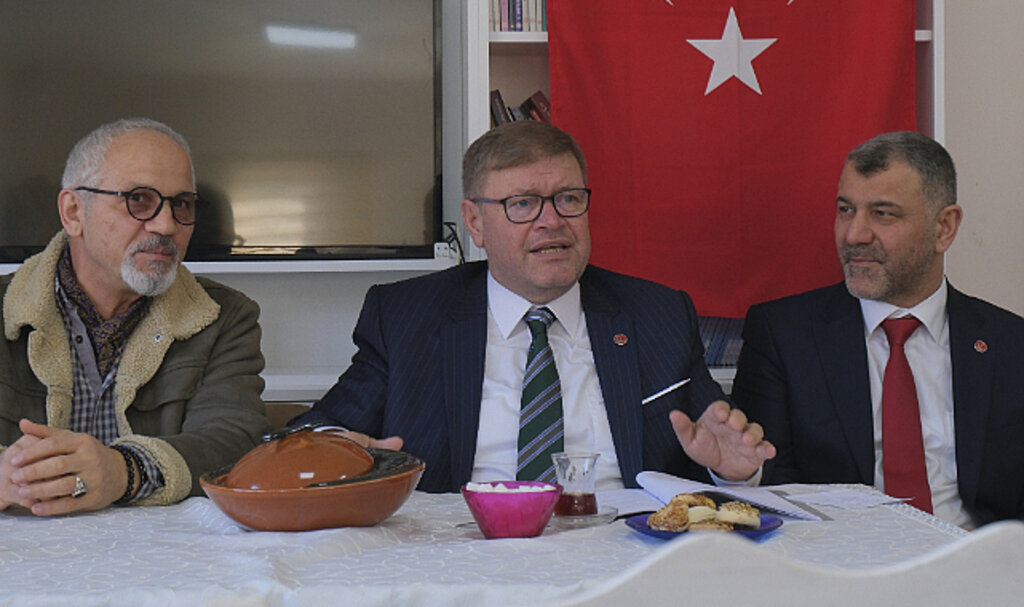 Adem Güney, 'Bugüne Kadar Yaptığınız Belediyecilik Gerçek Değil Miydi?'
