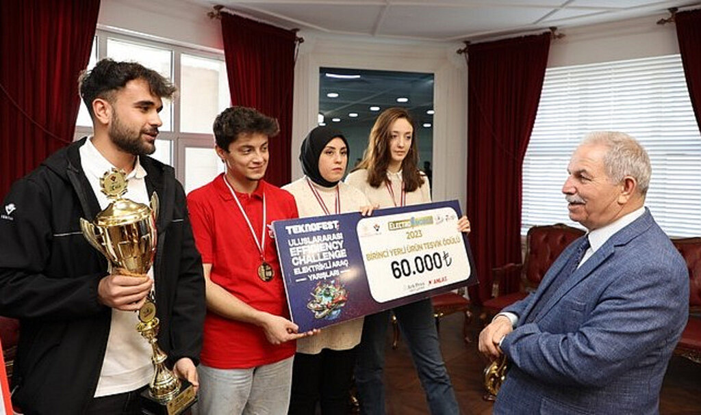 Başkan Demirtaş, Teknofest’te Derece Yapan Takımları Ödüllendirdi!