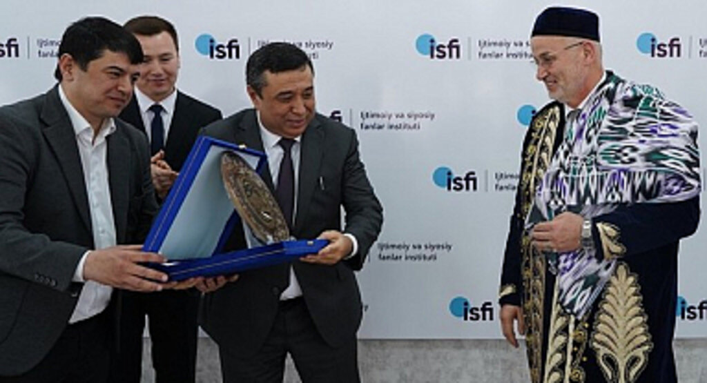 Özbekistan'da Rektör Ünal’a Fahri Profesörlük Unvanı Veridi!