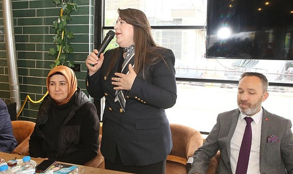 Özlem Maraş Dur Durak Bilmiyor!