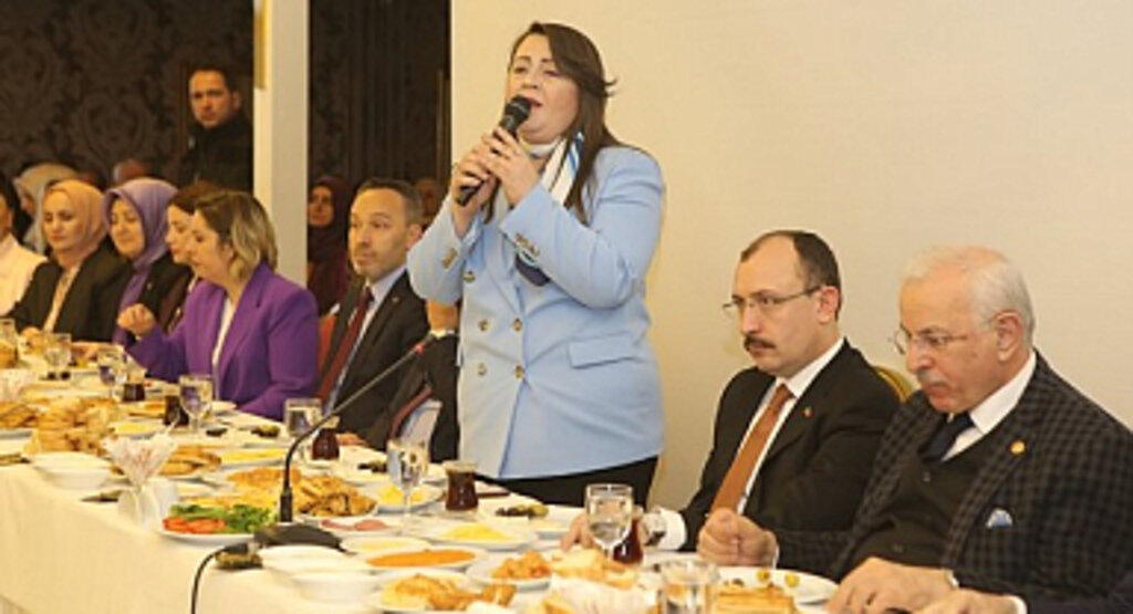 Özlem Maraş Şer Odaklarına Yüklendi! 'Başaramayacaksınız'