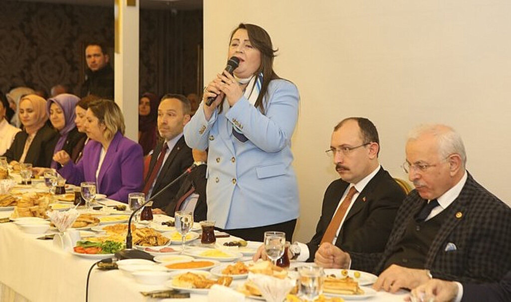 Özlem Maraş Şer Odaklarına Yüklendi! 'Başaramayacaksınız'