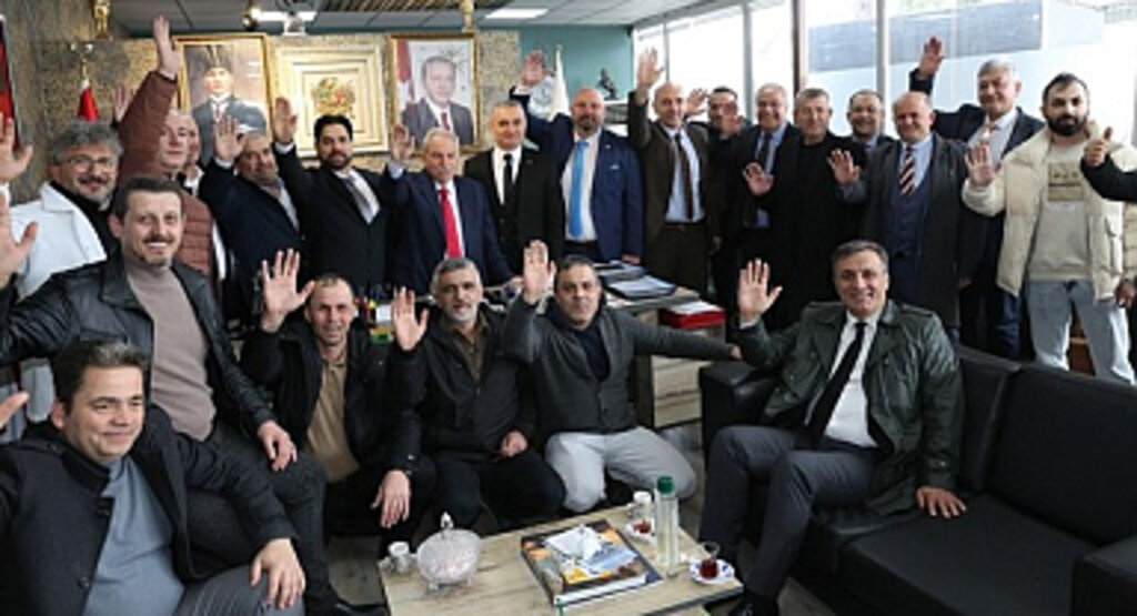 Yabancılar Çarşısı Esnafı Başkan Demirtaş'ı Bağrına Bastı!