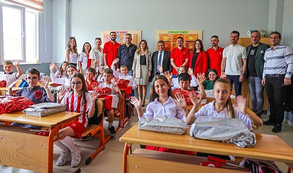 Samsunsporlu Futbolculara Öğrencilerden Sürpriz!