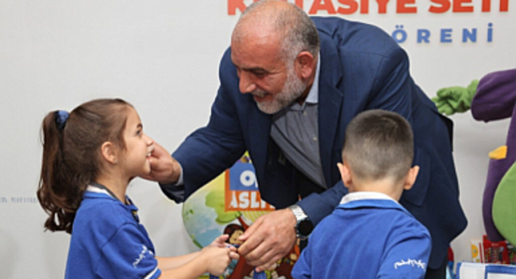 Başkan İbrahim Sandıkçı, 'Öğrencilerimize Yıllık 28 Milyon Türk Lirası Destek Sağlıyoruz'! 