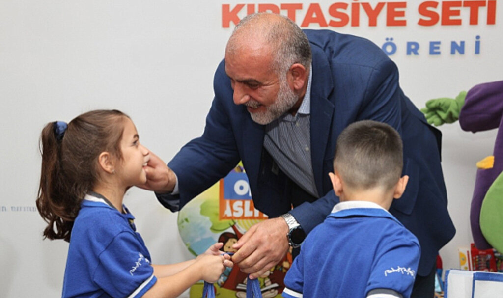 Başkan İbrahim Sandıkçı, 'Öğrencilerimize Yıllık 28 Milyon Türk Lirası Destek Sağlıyoruz'!