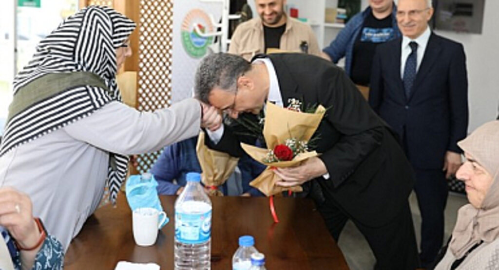 Başkan İhsan Kurnaz, ‘Büyüklerimiz Bizler İçin Kıymetlidir’!