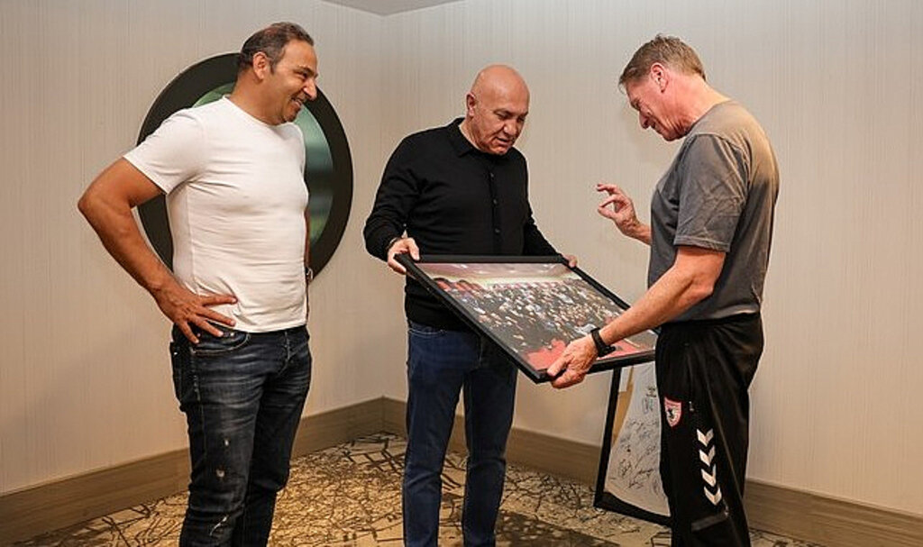Markus Gisdol’a Anlamlı Hediyeler İle Teşekkür Edildi!