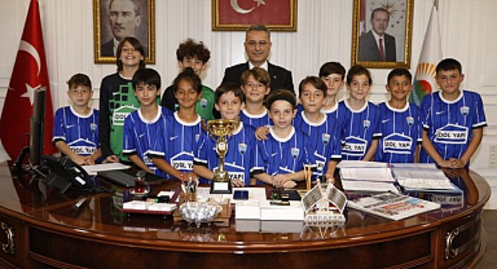Şampiyonluk Kupasını Başkan İhsan Kurnaz’a Getirdiler!