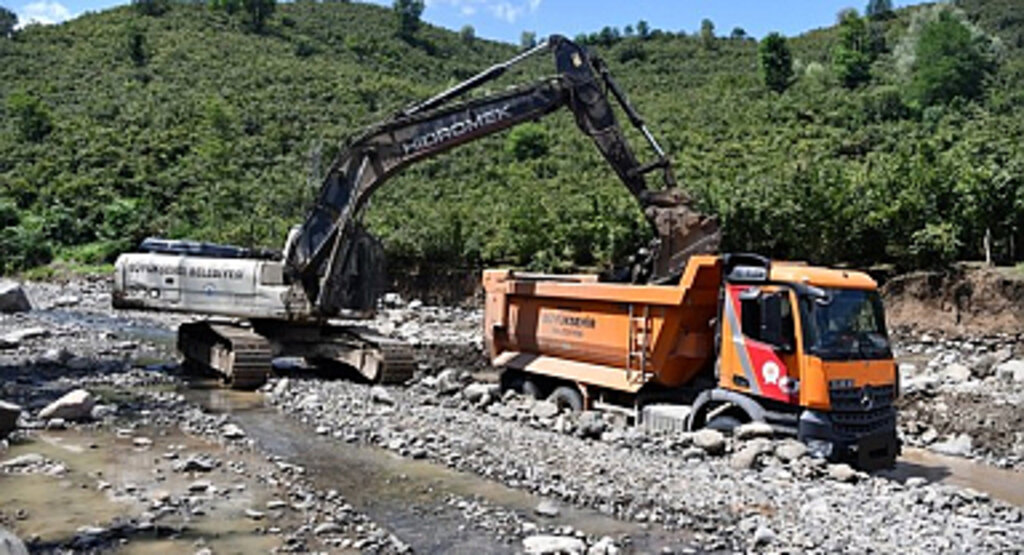 Büyükşehir Aşırı Yağış Sonrası Hasarları Hızla Gideriyor!