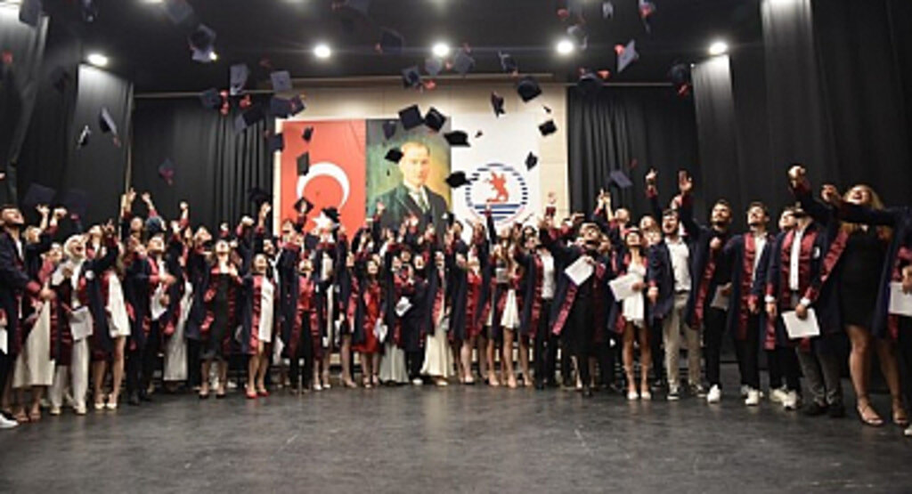 Geleceğin Mimarları OMÜ’den Mezun Oldu!