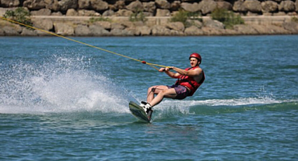 Karadeniz’deki İlk Ve Tek Su Kayağı Merkezi ‘SUKAY’ Sporseverleri Ağırlıyor!
