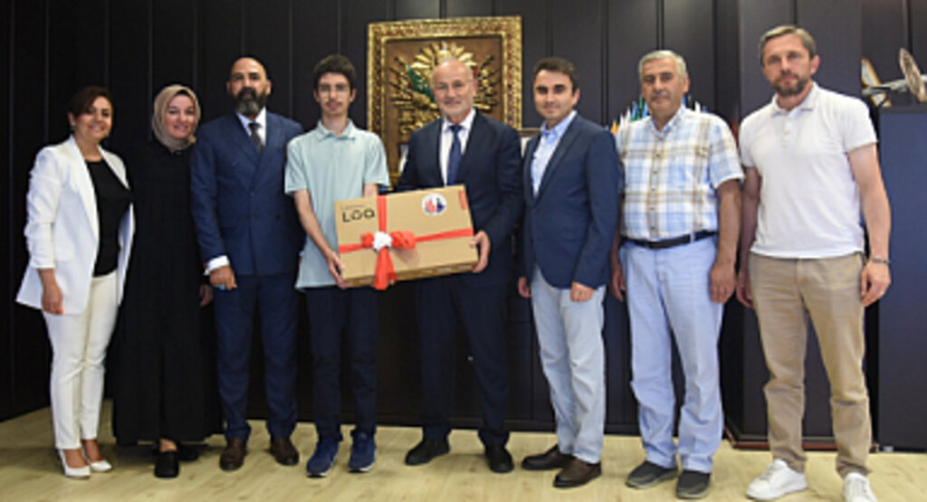 Rektör Ünal, LGS Türkiye Birincisi OMÜ Vakfı Koleji Öğrencisi Ali Alper Şentürk'ü Tebrik Etti! 