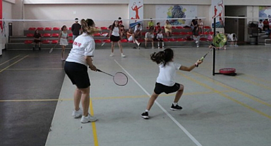 Veliler Ve Çocukları Badmintonda Yarıştı!