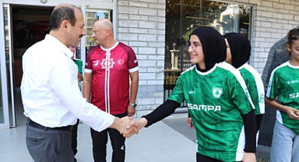 İl Müdürü Feyzullah Dereci Milli Sporculara Başarı Diledi!
