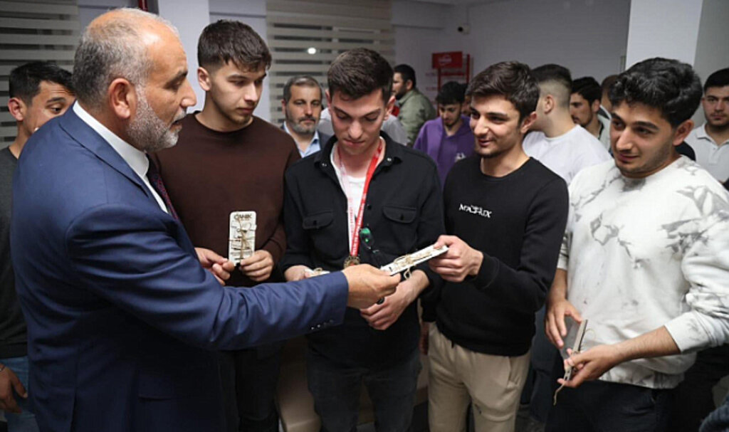 Öğrenciler İstedi Başkan İbrahim Sandıkçı Yaptı!