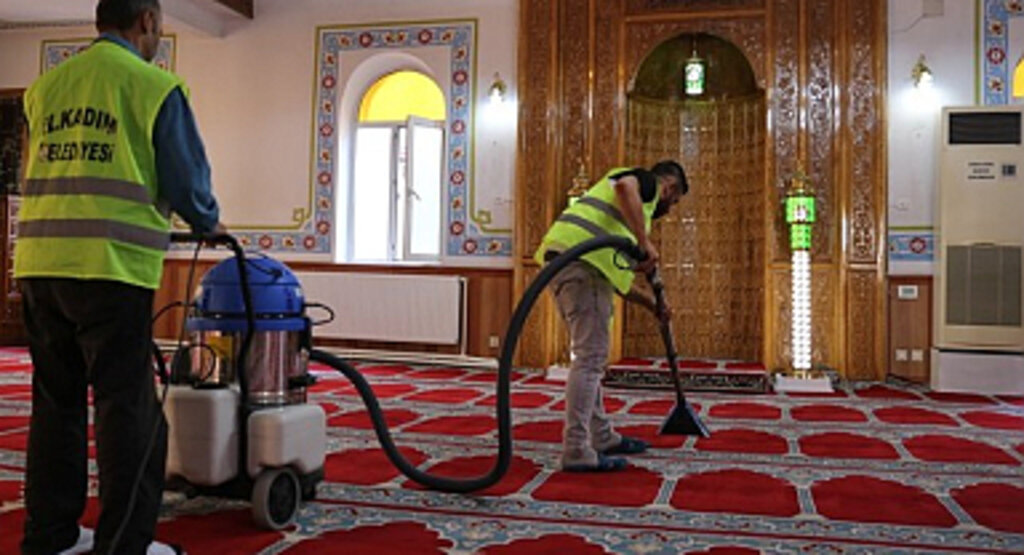 Talep Arttı, İlkadım’da Cami Temizliği Günde 3’e Çıktı!