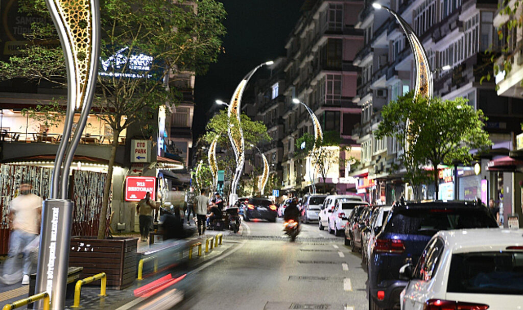 Çiftlik Caddesi'nin Aydınlatması Tamamlandı!