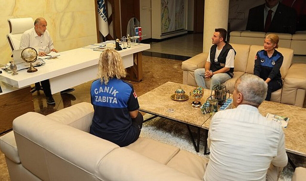Başkan İbrahim Sandıkçı'dan Kahraman Zabıtalara Ödül!