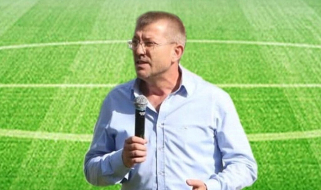 Başkan Ali Akyüz Takımı Sahadan Çekti!