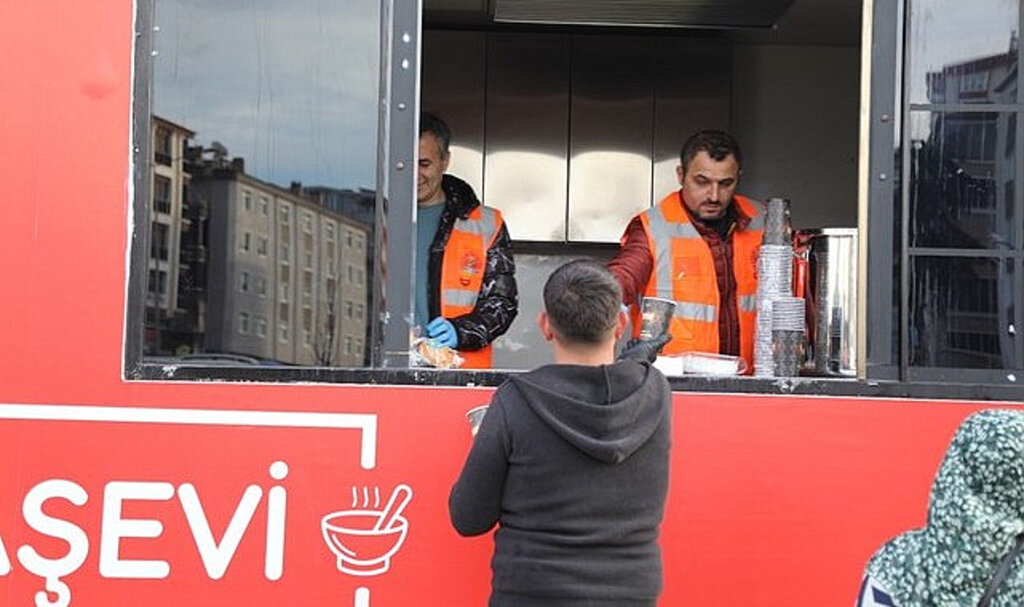 Atakum Belediyesi Mobil Aşevi Yürekleri Isıtıyor!
