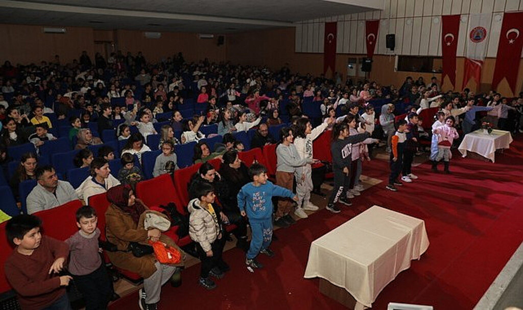 Bafra'da Öğrenciler Karne Şenliği'nde Coştu!