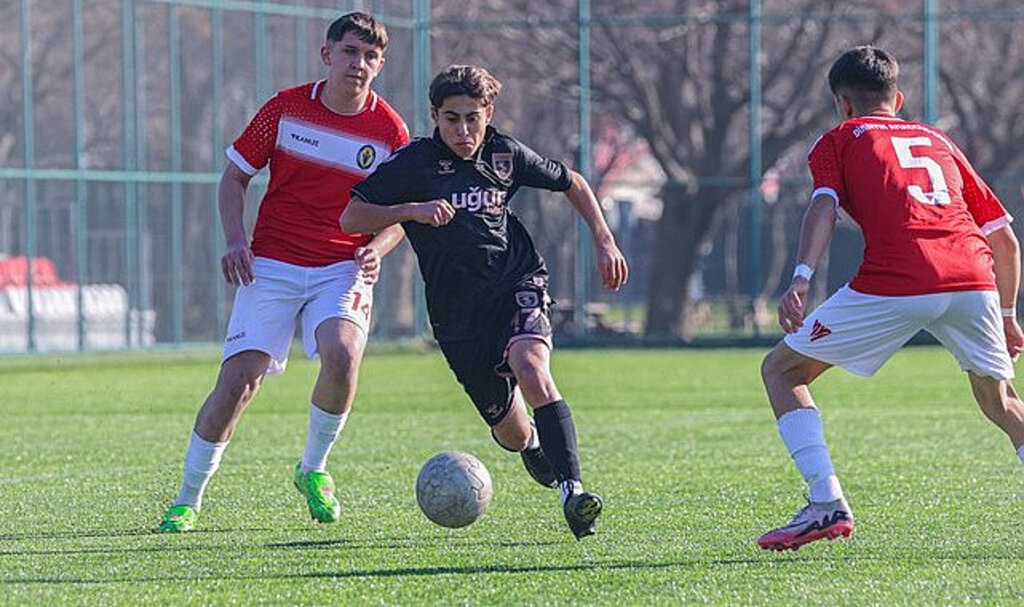 Uğur Okulları Grup Maçlarına Farklı Galibiyetle Başladı!