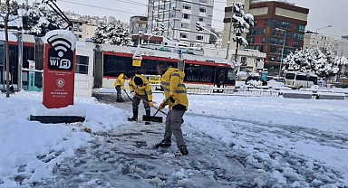 Büyükşehir 17 İlçede 800'den Fazla Personel 500'den Fazla Araç İle 7/24 Sahada!