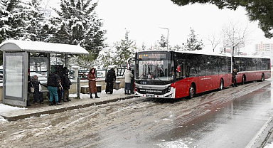 Büyükşehir’den Yoğun Kar Yağışına Rağmen ‘Kesintisiz Ulaşım’!