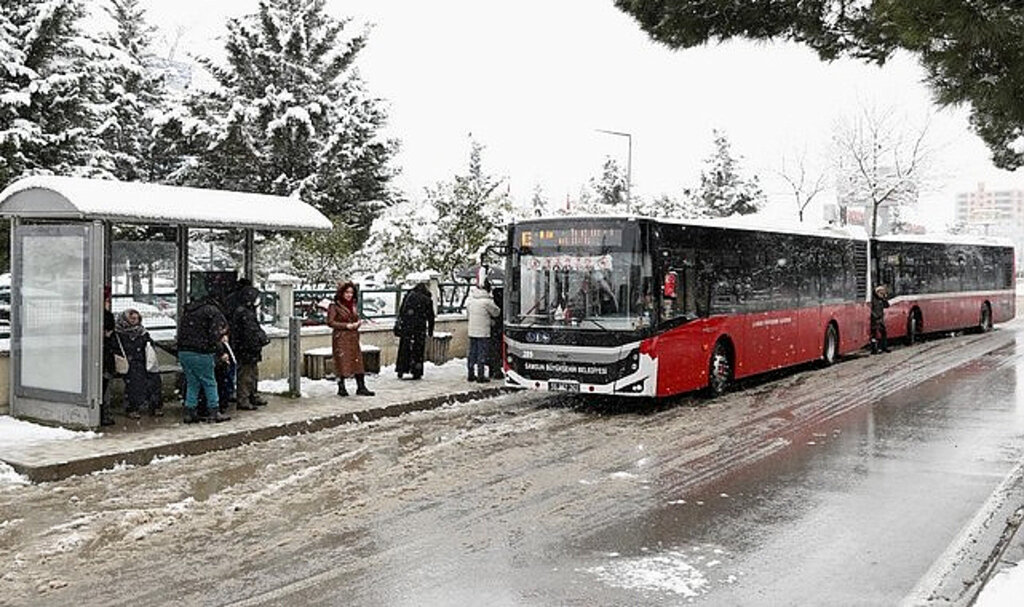 Büyükşehir’den Yoğun Kar Yağışına Rağmen ‘Kesintisiz Ulaşım’!