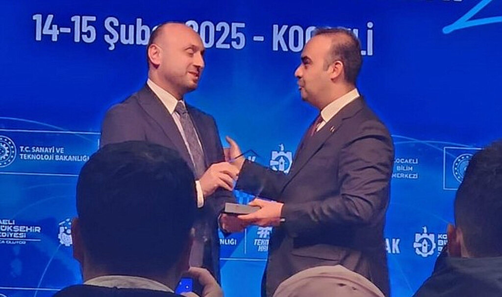 Canik'e Bir Ödülde Bakan Kacır'dan!