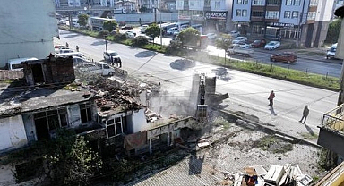 Terme’de Metruk Binalar Tek Tek Yıkılıyor!