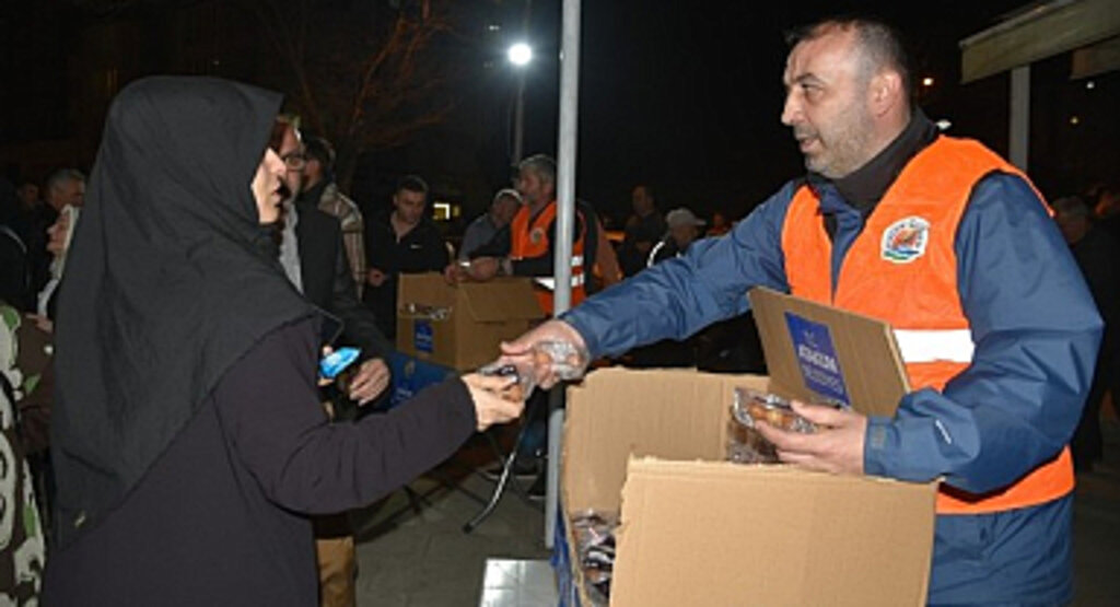 Atakum Belediyesinden Kadir Gecesi’nde Lokma İkramı!