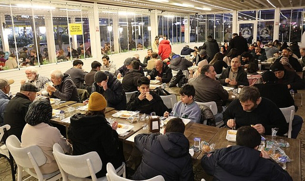 Atakum Belediyesinin Dayanışma Sofrası Dolup Taşıyor!