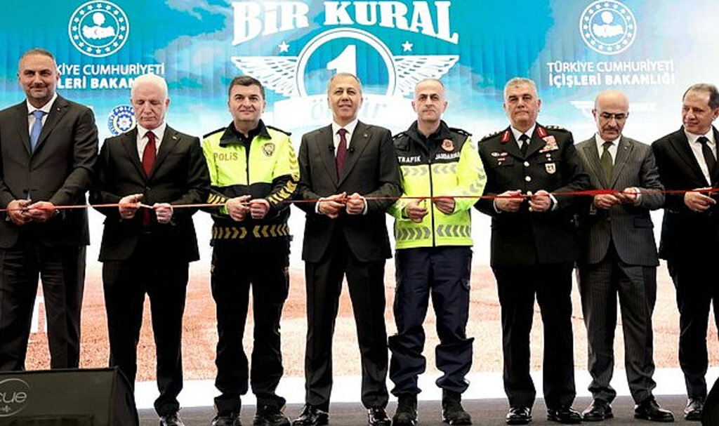Bakan Yerlikaya Açıkladı! Trafikte Cezalar Katlanıyor…