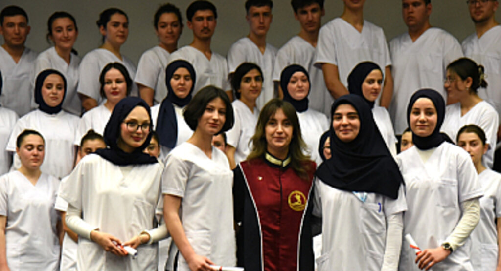 OMÜ Hemşirelik Bölümü Birinci Sınıf Öğrencileri Üniformalarını Giydi!