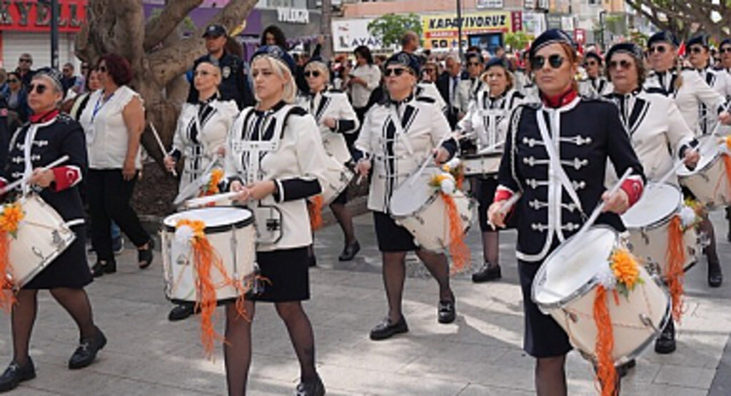 Atakum Belediyesi Cumhuriyet Kadınları Bandosu Uluslararası Portakal Çiçeği Karnavalı’nda!