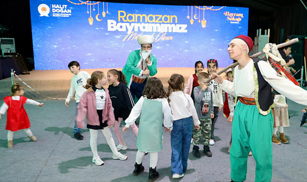 Büyükşehir'in Bayram Sokağı İle Samsun'da Bayram Şenlik Havasında Geçti!
