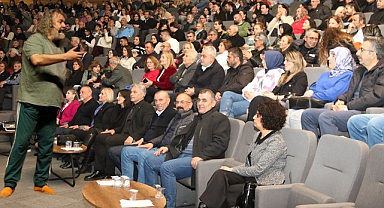 Mandıra Filozofu’ndan Ata Sahne’de Unutulmaz 80’ler Hikâyesi!