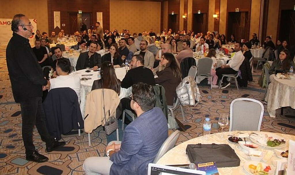 Şair, Yazar ve Müzeci Sunay Akın SAMGİAD’ın Konuğu Oldu!