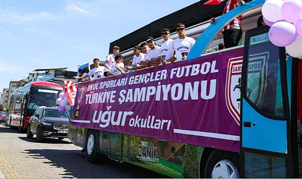 Şampiyondan Uğur Okullarından Şehir Turu!