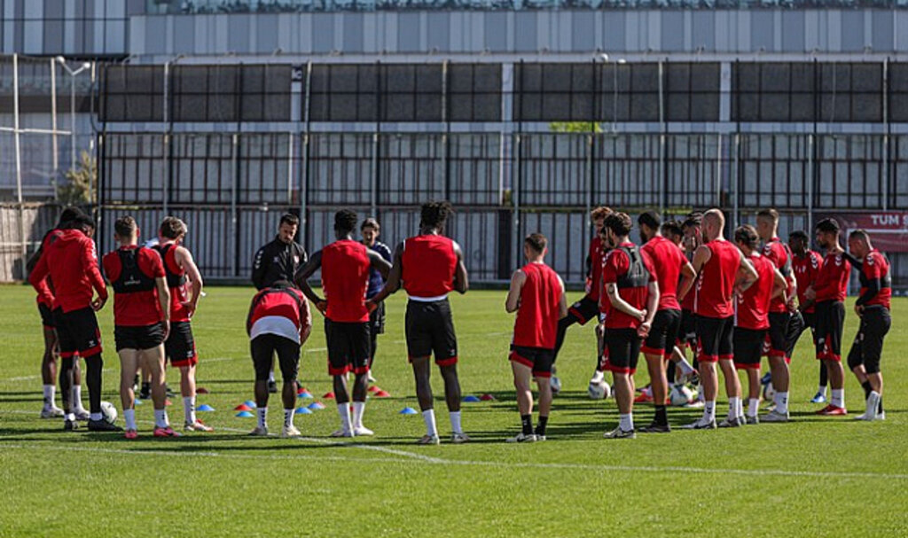 Samsunspor’un Trabzon Yolculuğu Başladı! İşte Muhtemel 11...