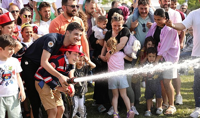 Baba - Çocuk Şenliğinde Renkli Görüntüler!