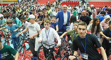 Canik'te Camiler Çocuklarla, Çocuklar Hediyelerle Buluşuyor!