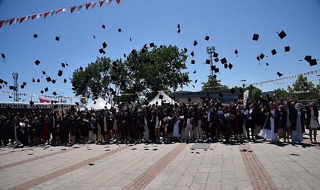 OMÜ İİBF'de Mezuniyet Sevinci!
